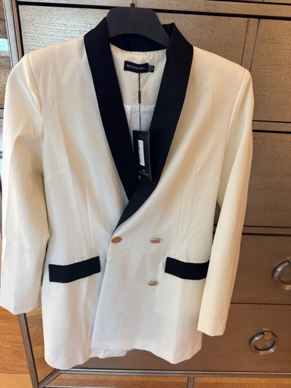 PrettyLittleThing Cream Blazer with Black Shawl Collar